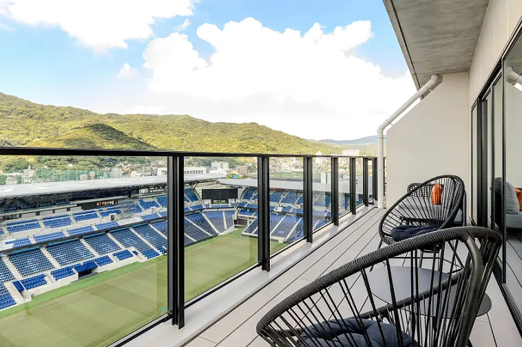 Grand Deluxe Stadium View Twin Room