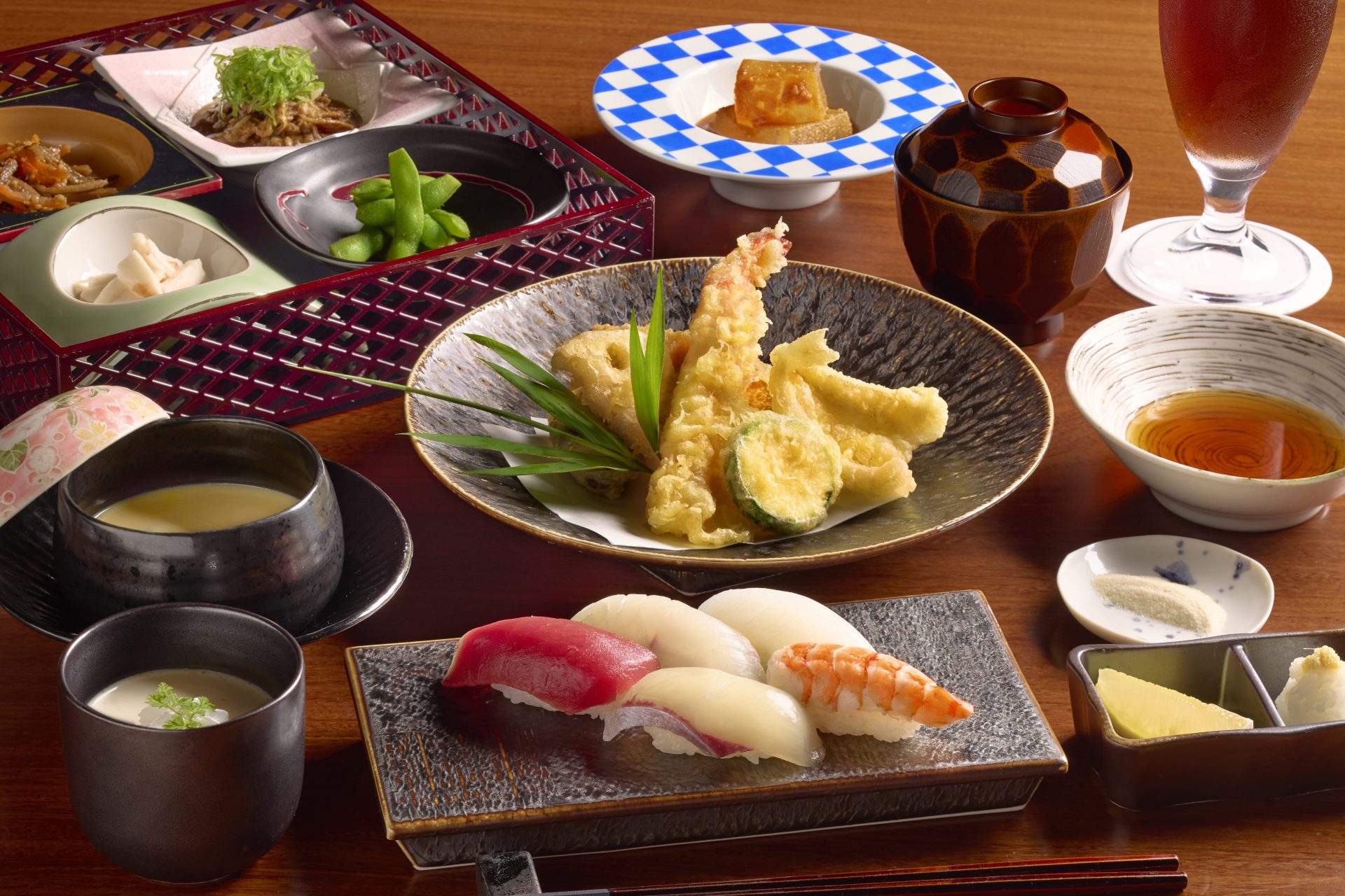 ホテル最上階で堪能する 職人のにぎり寿司＆揚げたて天婦羅食べ放題ランチ